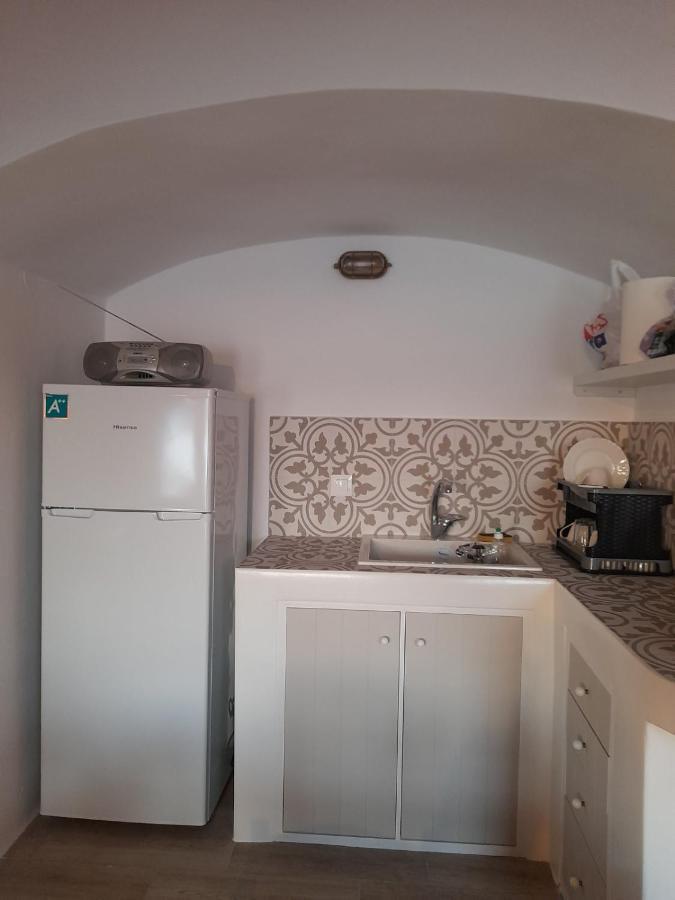 Milos By The Sea - Eco House Plaka  エクステリア 写真