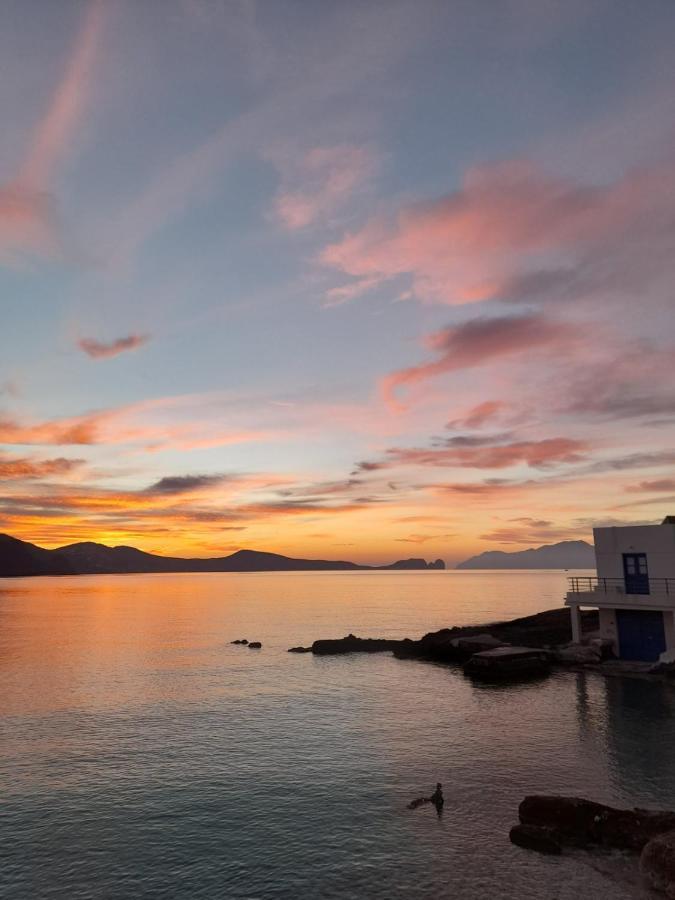 Milos By The Sea - Eco House Plaka  エクステリア 写真