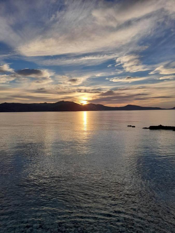 Milos By The Sea - Eco House Plaka  エクステリア 写真